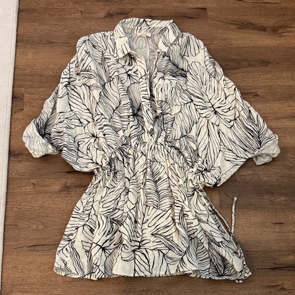 Elan Tan and White Patterned Top - Picture 1 of 3